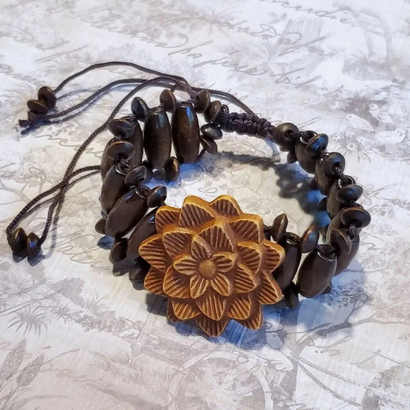 90s Y2K Vintage Dark Brown Wood Carved Acrylic Flower OSFA Adjustable Bracelet - Picture 2 of 10
